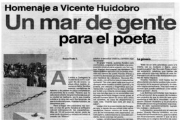 Un mar de gente para el poeta