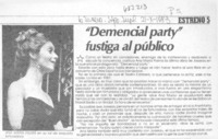 "Demencial party" fustiga al público.