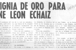 Insignia de oro para René León Echaiz.