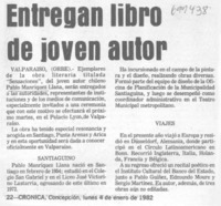 Entregan libro de joven autor.