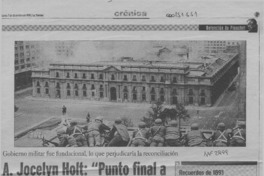 A. Jocelyn Holt, "Punto final a cambio de Constitución del 25"  [artículo] Lidia Fuentes.