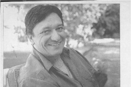 Oscar Castro hará taller de verano y montará obra con Pierre Richard  [artículo].