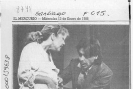 Carcajadas en debut de 'Blanco, azul y -- qué?  [artículo].