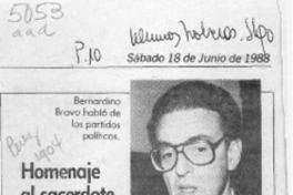 Homenaje al sacerdote Osvaldo Lira