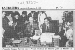 Fernando Campos Harriet fue elegido Premio Nacional de Historia 1988  [artículo].