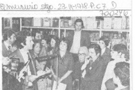 Distribución de libro de Neruda.