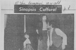 Las tres Pascualas suben al escenario del aula magna.  [artículo]