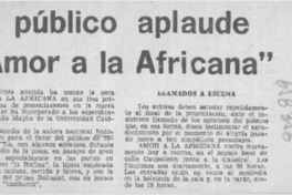 El público aplaude "Amor a la africana".  [artículo]