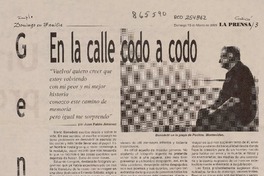 En la calle codo a codo  [artículo] por Juan Pablo Jiménez.