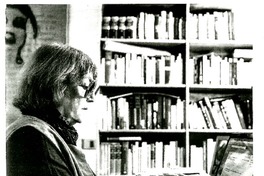 Marcela Serrano soy noctámbula y a veces leo hasta las 2 de la mañana. [artículo] :