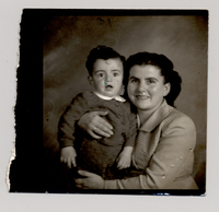 [Madre e hijo pequeño]