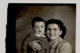 [Madre e hijo pequeño]