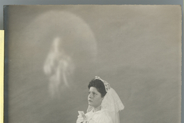 [Niña de Primera Comunión]