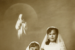 [Dos niñitas de Primera Comunión]