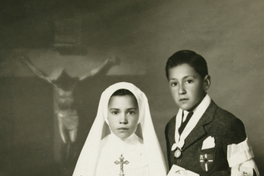 J. Claudio Charo Cáceres y una niña [hermana]