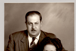 [Matrimonio con su guagua en brazo]