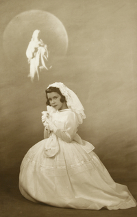 [Niña de Primera Comunión]