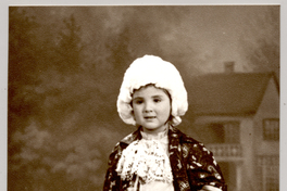 [Niño con disfrazado a la usansa del siglo XVIII]