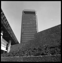 Edificio, torre y esculturas de la Unctad III (Gabriela Mistral)