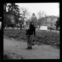 [Lola con su hijita en brazos] : Quinta Normal