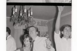 [Fiesta de la compañía de mimos]