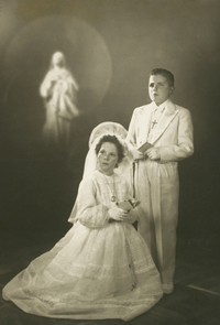 [Dos hermanos de Primera Comunión]