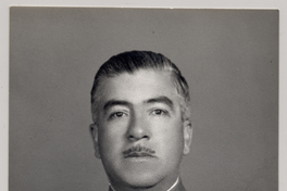 [Militar chileno de unos cincuenta años pelo canoso]