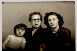 [Abuela, hija y nieta]