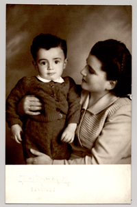 [Madre e hijo pequeño]