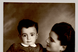 [Madre e hijo pequeño]