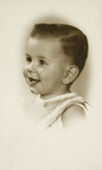 [Niñito de sonrisa alegre]