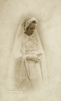 [Niña de Primera Comunión]