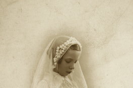 [Niña de Primera Comunión]