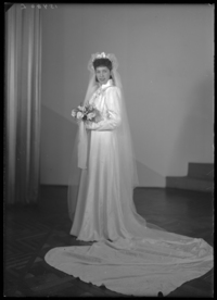 [Mujer vestida de novia]