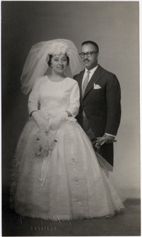 [Pareja de novios en el día de su matrimonio religioso]