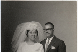 [Pareja de novios en el día de su matrimonio religioso]