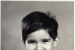 [Niño de unos seis años sonriente]