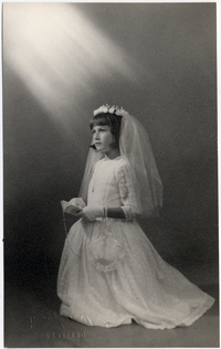 [Niña de Primera Comunión]