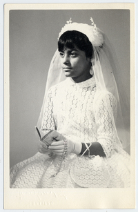 [Niña de Primera Comunión de los años 80]