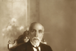 [Hombre adulto mayor muy distinguido]