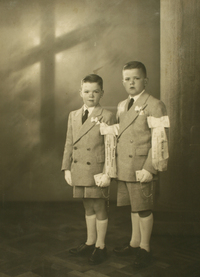 Primera Comunión de los hermanos Arnaud y León Pagola Idiart