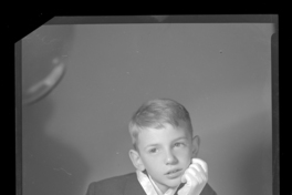 [Niño en el día de su Primera Comunión]