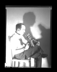 [Walmans con su cámara fotográfica]