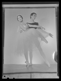[Pareja de bailarines de ballet]