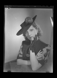 [Mujer con sombrero]