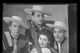 [Carmencita Ruiz y el conjunto "Fiesta Linda"]