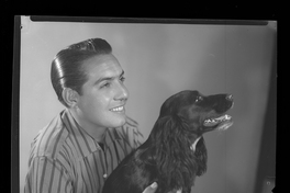 [Luis de Castro y su perro]
