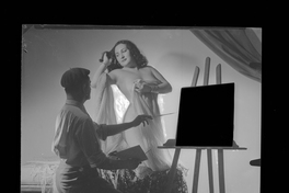 [Diana Russell: Escena de pintor, modelo y lienzo]