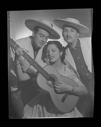 [Margarita Alarcón y el Dúo Rey Silva]