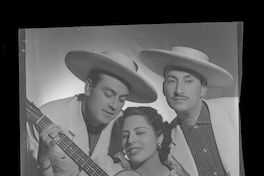 [Margarita Alarcón y el Dúo Rey Silva]